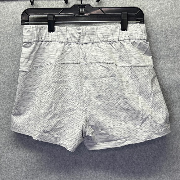Lululemon On The Fly Shorts 2.5" 6 Striped  Athletic Workout Athleisure Gym - Picture 2 of 7